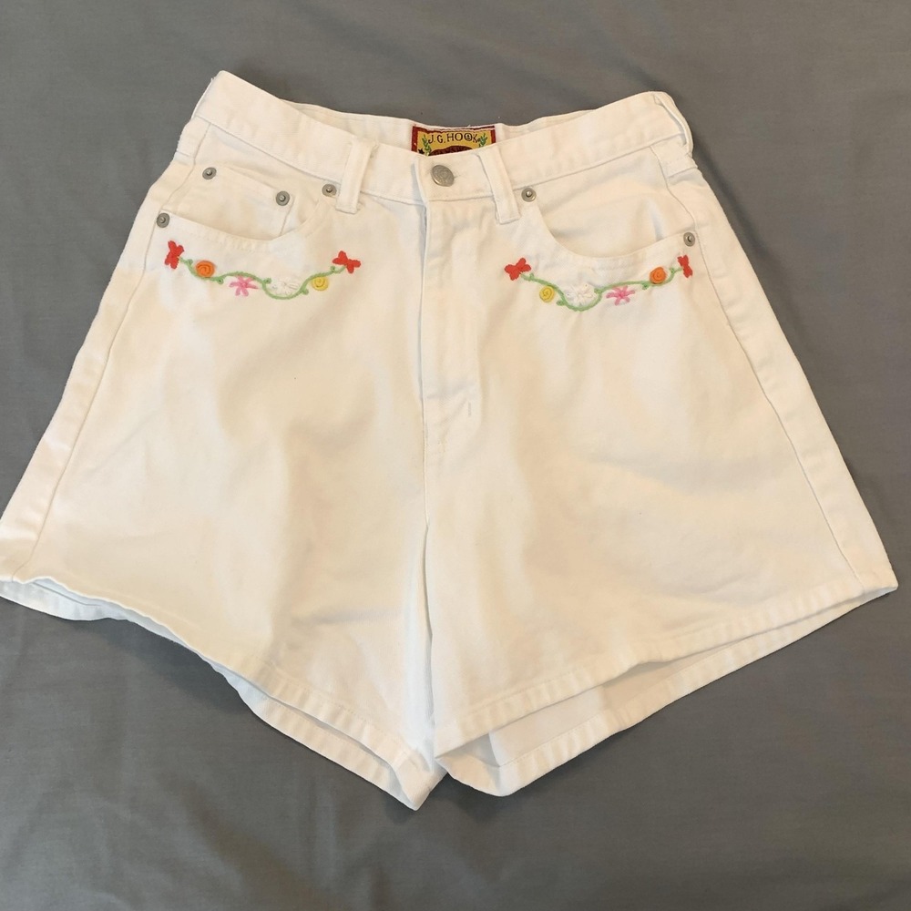 Vintage J.G. Hook Shorts Juniors 7/8 White Denim Mom Floral Embroidered